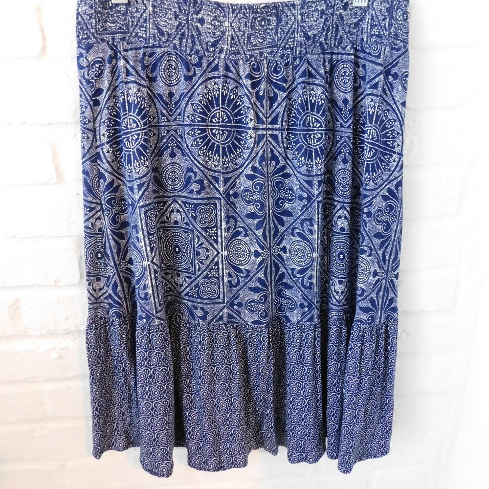 Ladies Knee lengh skirt